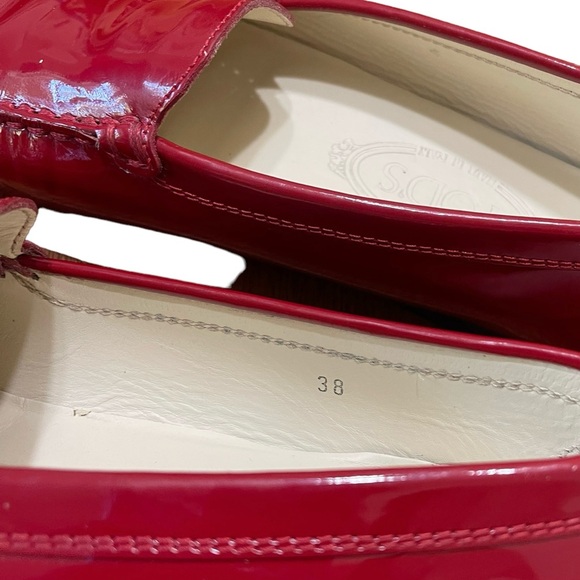 Tod’s Red Patent Leather Loafer Moccasin Driving Shoe Size 38 / 8 Shiny Low Heel - Picture 7 of 10